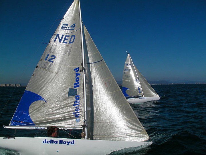 Upwind with new Logo in sails