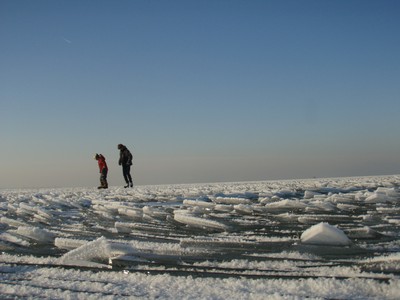 Skating on the Ijsselmeer, jan. 2009